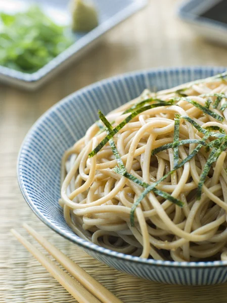 Bowl of Chilled Soba Noodles with Wasabi — Stock Photo, Image
