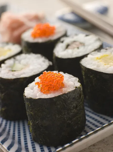 Výběr Malé Válcované Sushi Talíři — Stock fotografie