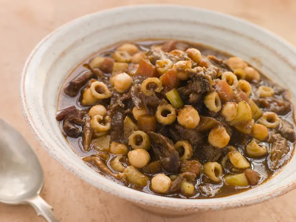 オックス テールとひよこ豆の冬のスープ — ストック写真
