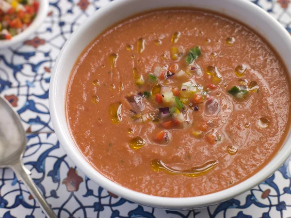 Schüssel Mit Gekühlter Gazpacho Suppe — Stockfoto