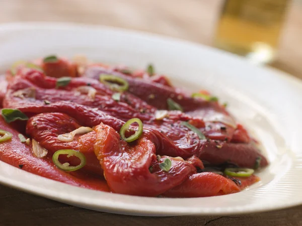Marinerad grillad paprika med vitlök och chili — Stockfoto