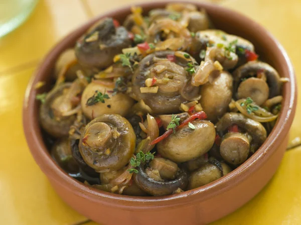 Garlic Chilli Marinated Mushrooms — Stock Photo, Image