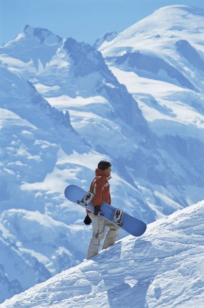 Junger Mann Beim Snowboarden — Stockfoto