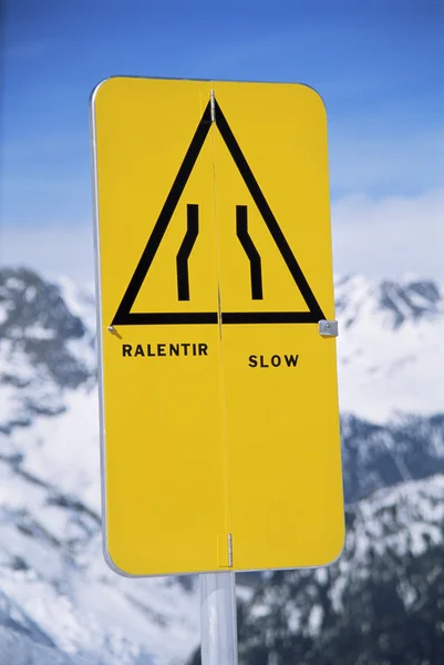 Warning sign in a snow covered area — Stock Photo, Image