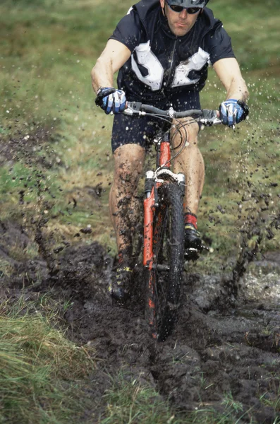 Mountain Biker Crossing Mud — Stock Photo, Image