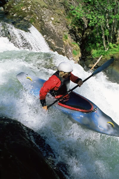 Young woman kayaking in rapids — Stock Photo, Image