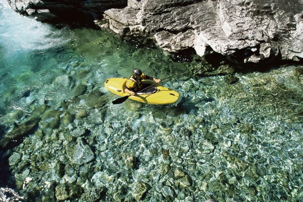 Joven Kayak Río —  Fotos de Stock