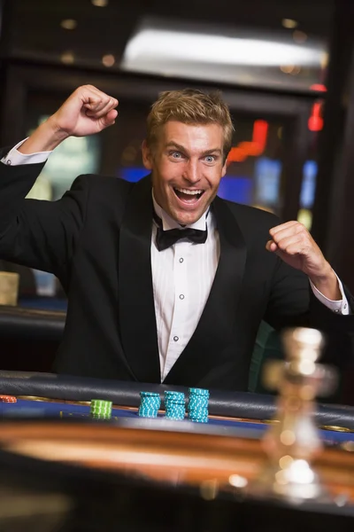 Man winning at roulette table — Stock Photo, Image