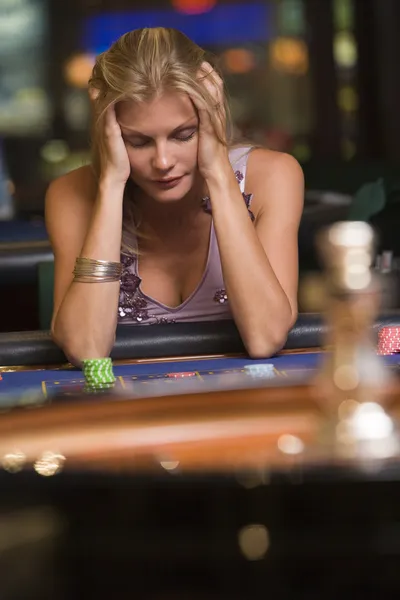 Woman losing at roulette table — Stock Photo, Image