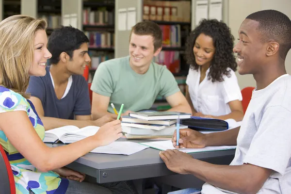 College students studying together in a library — Stock Photo, Image