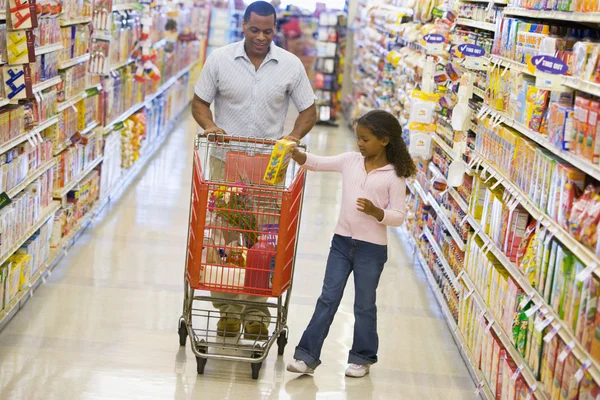 Pai Filha Compras Supermercado — Fotografia de Stock