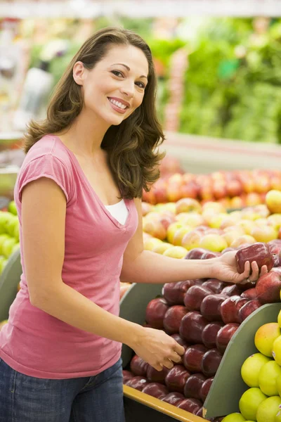 Woman Choosing Apples Produce Counter Supermarket — Stock Photo, Image