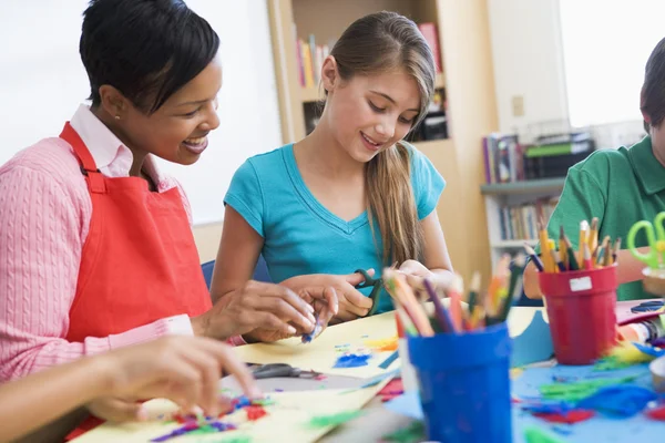 Elementary pupil in art class — Stock Photo, Image