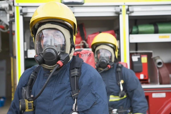 Пожежники Захисному Одязі — стокове фото