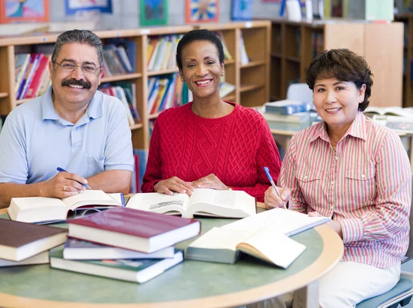 Mature students studying in library — Stock Photo, Image