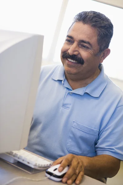 Mature Male Student Learning Computer Skills — Stock Photo, Image