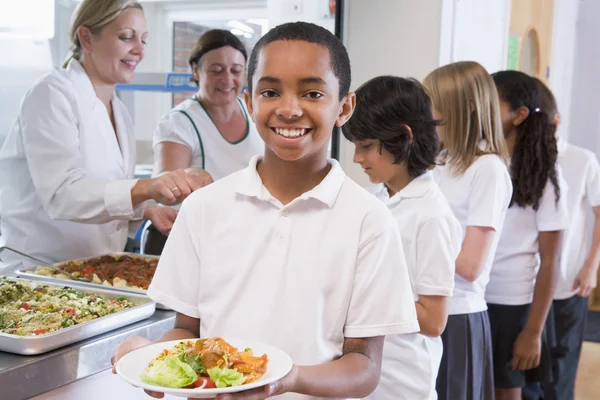Schooljongen Met Bord Lunch Schoolkantine — Stockfoto