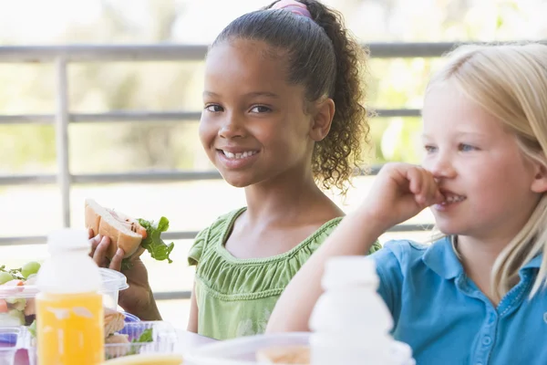 Kindergarten children eating lunch — Stock Photo, Image