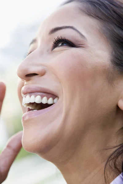 Close-up de mulher rindo — Fotografia de Stock