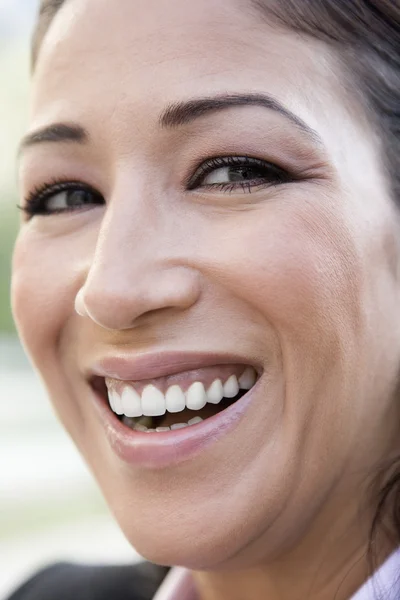 Zbliżenie: kobieta śmiech — Zdjęcie stockowe