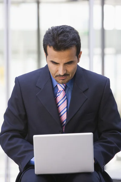 Businessman using laptop computer outside — Stock Photo, Image