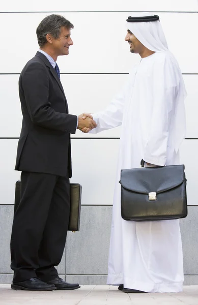 中东和高加索商人握手 — 图库照片