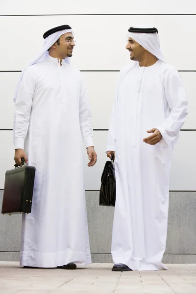 Dos Hombres Negocios Oriente Medio Con Maletines —  Fotos de Stock