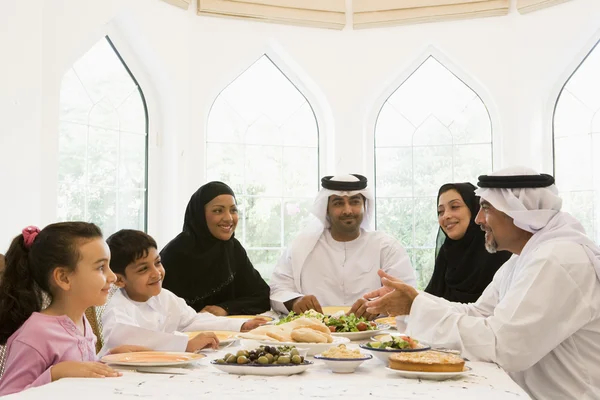 Une Famille Moyen Orient Appréciant — Photo