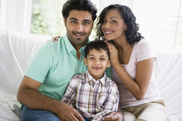 Ett Mellanöstern par med deras son — Stockfoto