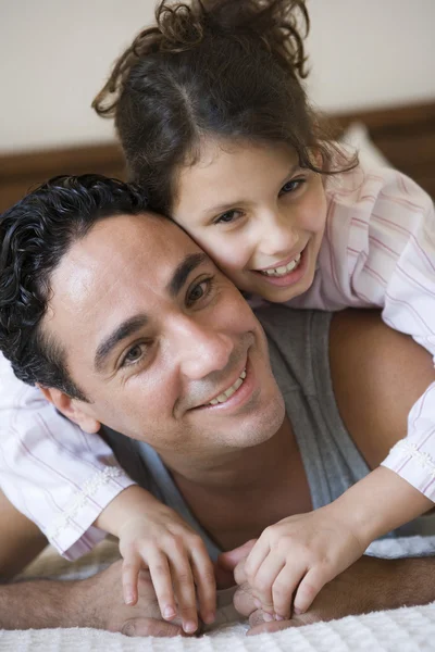 一个中东的男人和他的女儿 — 图库照片