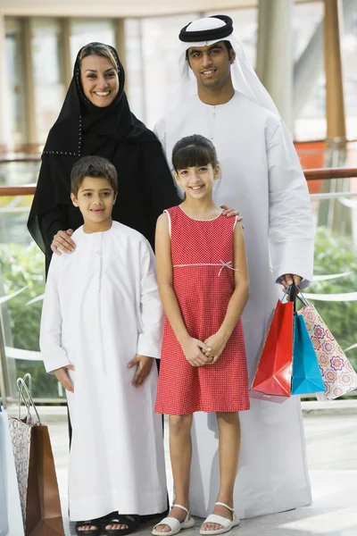 Mellanöstern Familj Ett Köpcentrum — Stockfoto