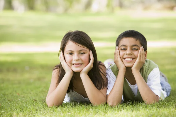 Two Children Relaxing Park Together — Stock Photo, Image