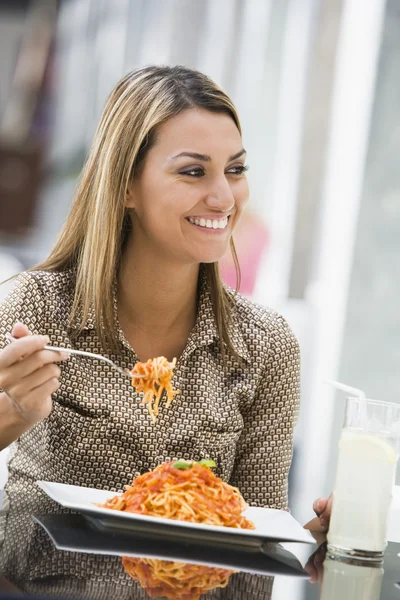 Woman eating pasta at cafe — Stock Photo, Image