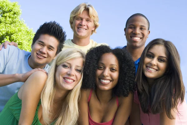 Group of friends outside — Stock Photo, Image