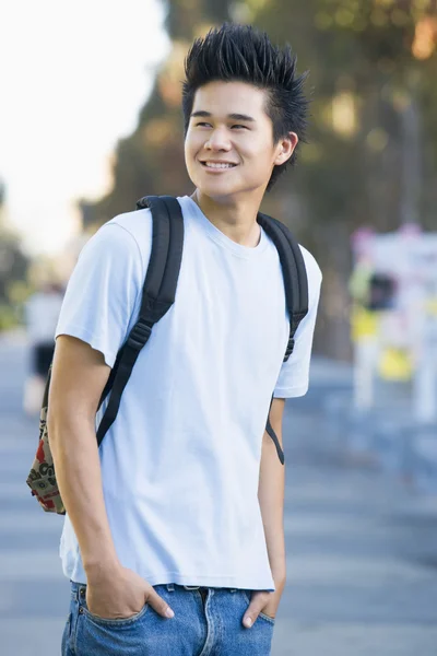 Manlig Student Bär Ryggsäck Utanför Campus — Stockfoto