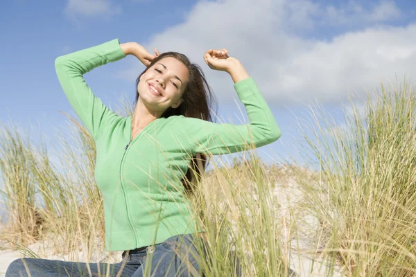 Young Woman Stretching Dunes Camera — Stock Photo, Image