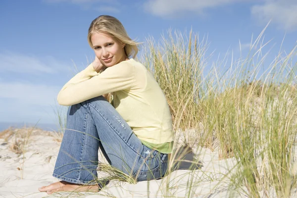 Young Woman Looking Thoughtful Amongst Sand Dunes — Stock Photo, Image