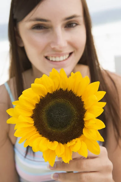 Woman Holding Sunflower Looking Camera — Stock Photo, Image