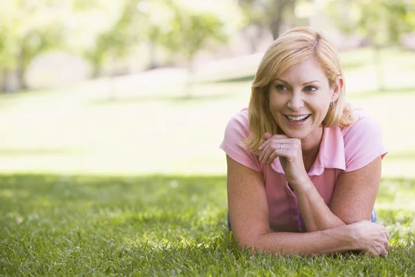 Woman Relaxing Outdoors Smiling — Stock Photo, Image