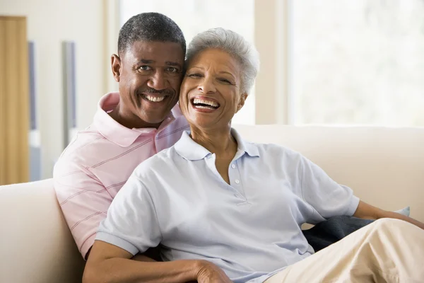 Couple Relaxing Living Room Smiling — Stock Photo, Image