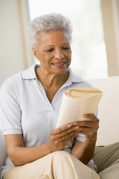 Woman Relaxing Book Smiling — Stock Photo, Image