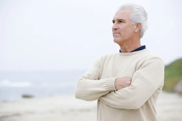 Man at the beach with arms crossed — Stock Photo, Image