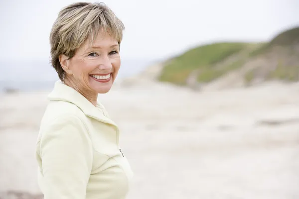 Kobieta Plaży Uśmiechający Się — Zdjęcie stockowe
