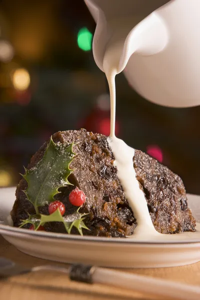 Portion Weihnachtspudding Mit Sahne — Stockfoto