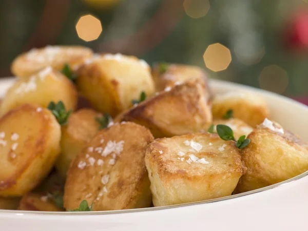 Prato Batatas Assadas Com Sal Marinho Tomilho Limão — Fotografia de Stock