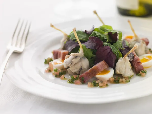 Salad of Frog Legs Lardons and Quail Eggs — Stock Photo, Image