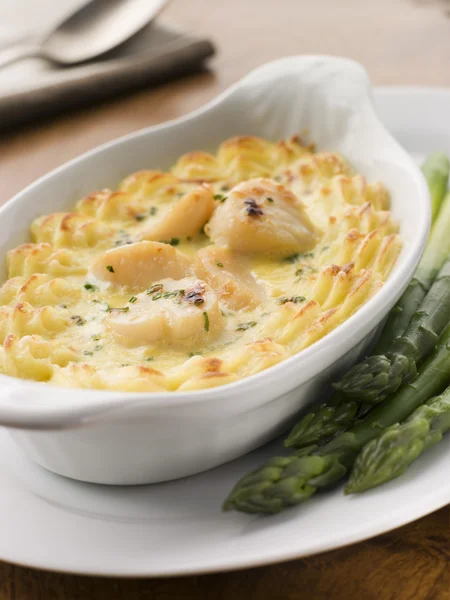 Coquilles St. jacques mornay met pomme puree — Stockfoto