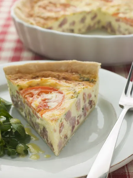 Quiche Lorraine with Watercress salad and Vinaigrette — Stock Photo, Image