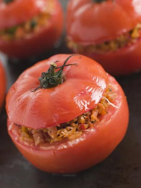 在烤板酿的牛肉番茄 — 图库照片