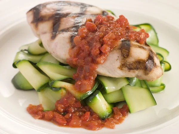 Chargrilled Chicken Breast with Courgette Ribbons and Tomato Con — Stock Photo, Image